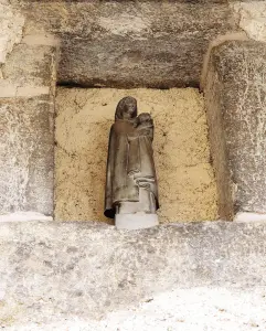 Vergine Statua del bambino nel muro di una casa (© Jean Espirat)