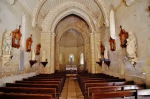 The interior of the church of Saint-Pierre-ès-Liens