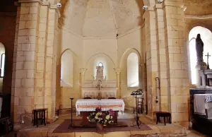 The interior of the church of Saint-Pierre-ès-Liens