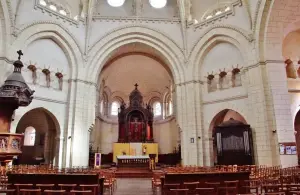 Interieur van de kerk Saint-Maxent