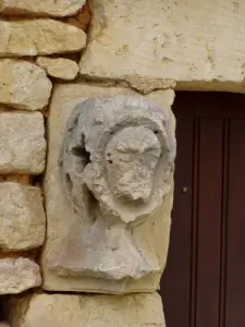Saint-Léger-de-la-Martinière - Piedra esculpida