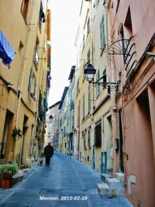 Callejón en la ciudad vieja (© Jean Espirat)