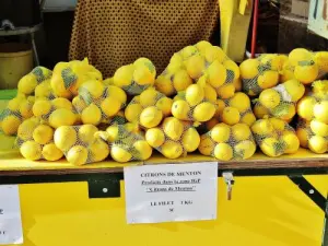 マントンのレモン（©Jean Espirat）