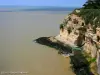 Habitations troglodytes le long de la Gironde (© J.E)