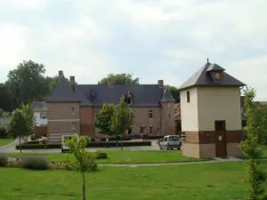 Rear View of the manor with its pigeon