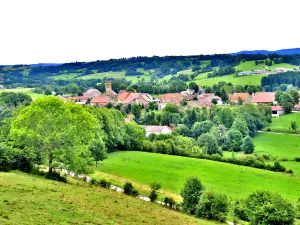 Mièges, vu de la route vers Onglières (© J.E)