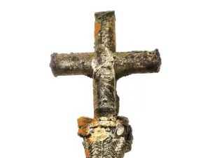 cara sur de la cruz del cementerio iglesia Laître (© JE)