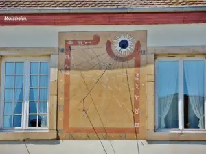 Sundial gegen eine Wand (© Jean Espirat)