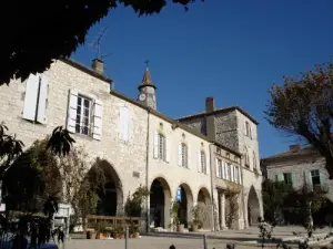 Monflanquin, Place des Arcadas