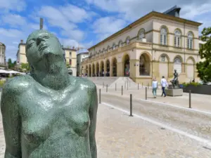 Plaza Charles de Gaulle - Teatro