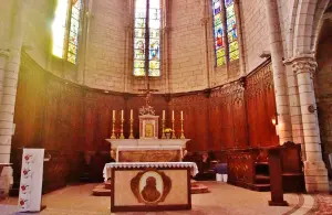 El interior de la iglesia de Saint-André ®