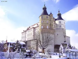 Het kasteel in de sneeuw (© Jean Espirat)
