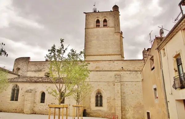 Igreja Sainte-Eulalie - Monumento em Montblanc