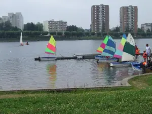 Cursos de vela a los pies de Montcelliennes casas
