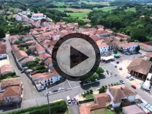 Vista aérea de Montfort-en-Chalosse para as férias