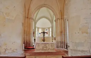 L'interno della chiesa di Saint-Cyr