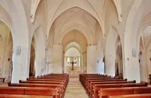 L'interno della chiesa di Saint-Cyr