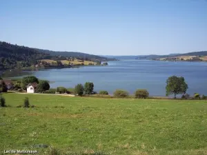 Malbuisson-meer gezien vanaf de Chaon-belvedere