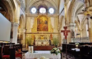 Interior da igreja da abadia de Saint-Saulve