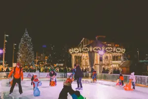 Patinoire de Morzine sur la place de l'Office de Tourisme