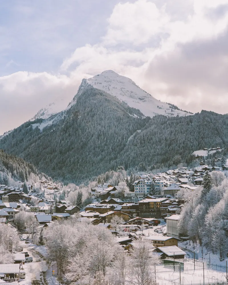 Morzine - Paragliding über der Stadt