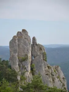 Rock boven Mostuéjouls (© Soleilo)