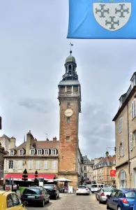 The belfry, seen from the city center (© J.E)