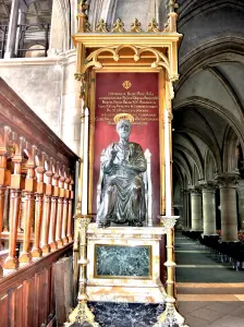 Sculpture, in the cathedral (© J.E)