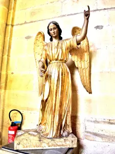 Statue of the guardian angel - Church of the Sacred Heart (© J.E)