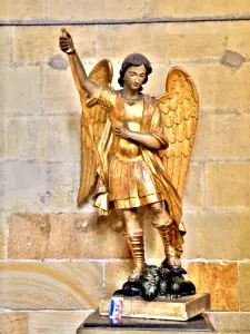 Statue of Saint Michael - Church of the Sacred Heart (© J.E)