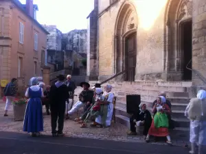 Retrospectiva em frente à igreja