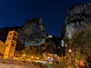 Moustiers à noite (© Aurélien Picat)