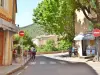 市の中心部に位置する