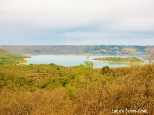 Panorama on the lake of Sainte-Croix (© Jean Espirat)