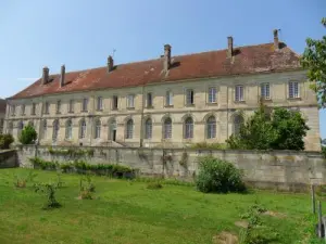 Palais abbatial de Moutiers-Saint-Jean (© Th de Chamilly)