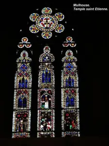 Saint-Étienne寺的彩色玻璃窗（©Jean Espirat）