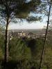 Vue depuis le pech, le sentier de rando de la colline