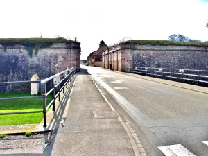 Portão Estrasburgo, visto do lado de fora da cidade (© J.E.)