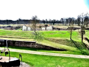 bastião defensivo Oeste, muralhas visto (© J.E.)