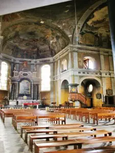 Dentro de la iglesia Saint-Pierre