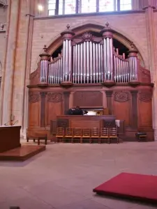 Binnen in Saint-Cyr-et-Sainte-Julitte Cathedral