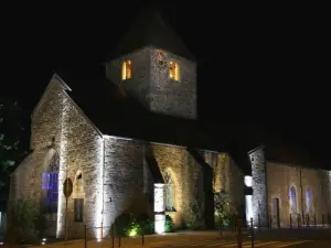 Chiesa di Saint-Germain con la sua nuova illuminazione