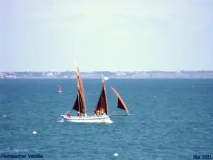 A turn in the narrows of Fromentine on an old sailing ship