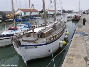 Lang schip gerepareerd in Noirmoutier