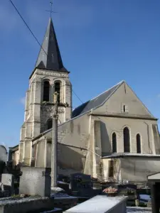 Kirche St. Sulpice und Cross Fortsetzung des 14. Jahrhunderts