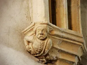 Cul-de-lamp in the church (© Jean Espirat)