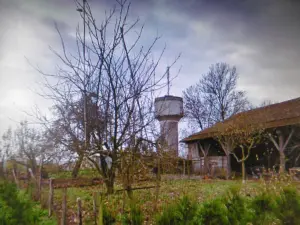 Wasserturm und Stall