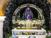 Altar of the Notre-Dame-du-Bon-Secours cave-chapel (© JE)