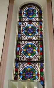 Glas in lood raam van de kerk (© JE)