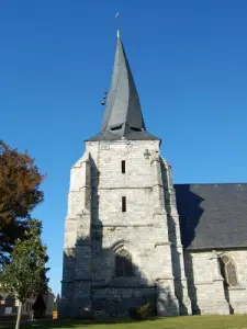 La iglesia y su campanario torcido